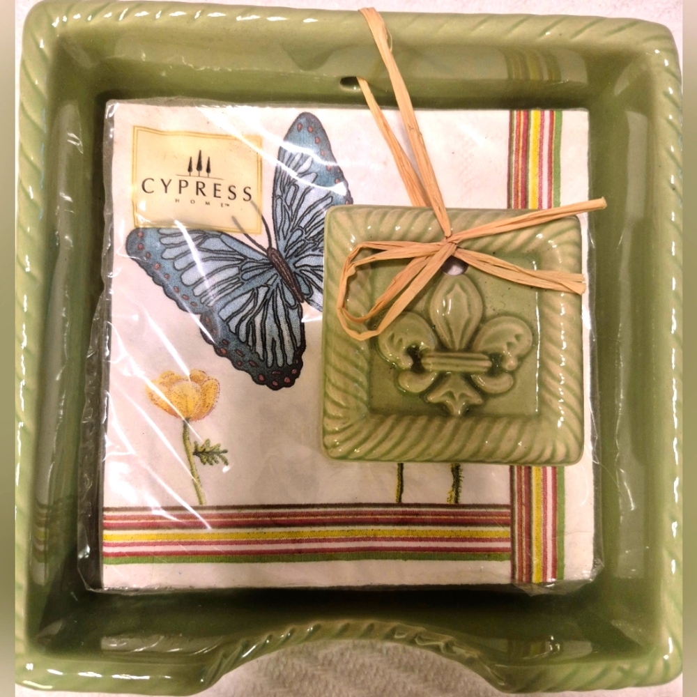 Cypress Home Green Table Linen Set In Porcelean Holder. NWT